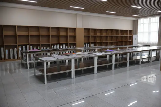 Sample room
